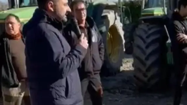 El alcalde de Barbastro, Fernando Torres, se ha dirigido a los agricultores.