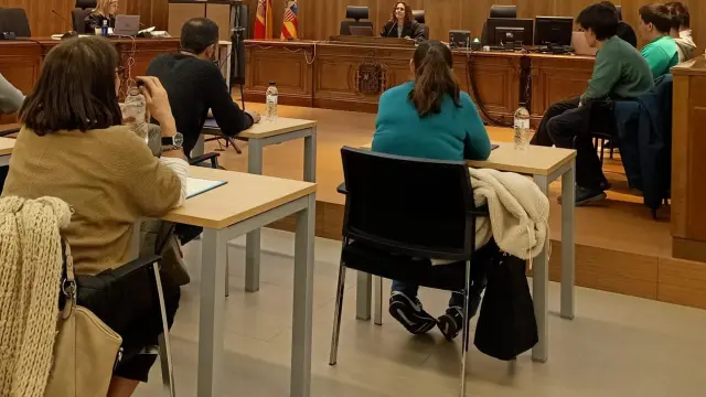 Primera sesión del juicio a los jóvenes acusados de allanamiento de morada en Castiello de Jaca.