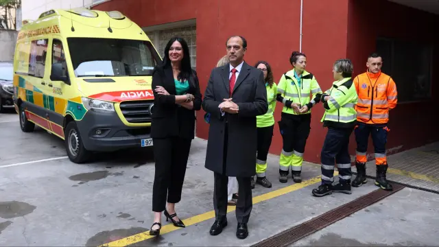 La alcaldesa de Huesca, Lorena Orduna, junto al consejero de Sanidad, José Luis Bancalero.