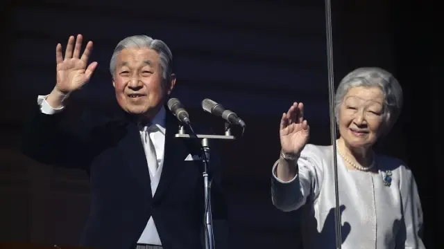 El emperador Akihito desea un buen año nuevo a los japoneses