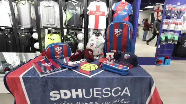 El Huesca supera las 8.000 camisetas vendidas
