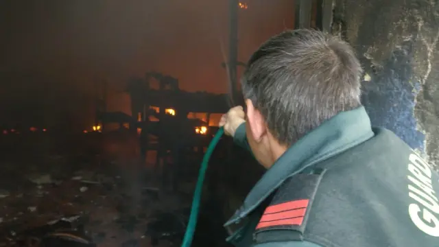 Un octogenario evacuado por una vivienda afectada por un incendio en Angüés