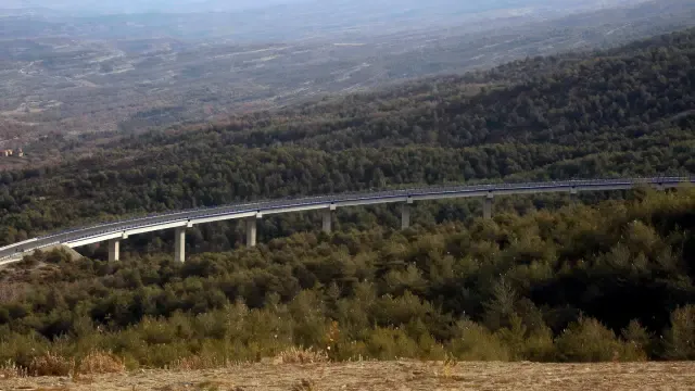Fomento pondrá en servicio en abril 12 kilómetros de la autovía A-23 entre Arguis y Lanave