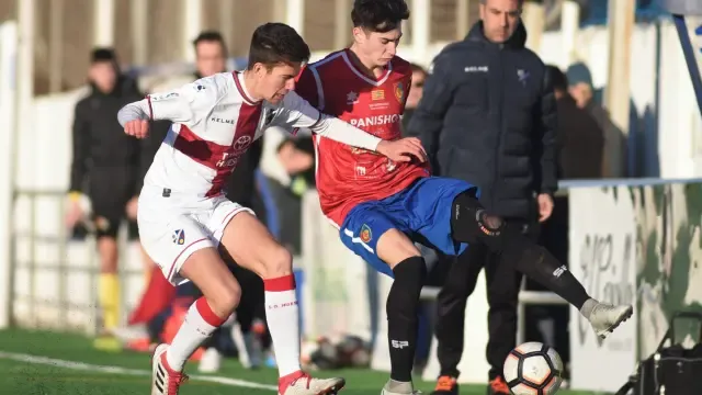 El Huesca Juvenil golea y pone la directa a por el ascenso