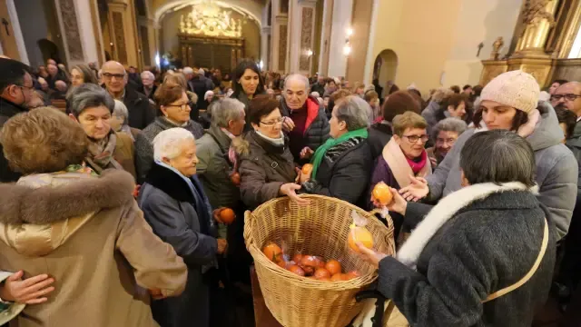 Misa tradicional y naranjas en el día en honor a San Vicente, el copatrón de Huesca
