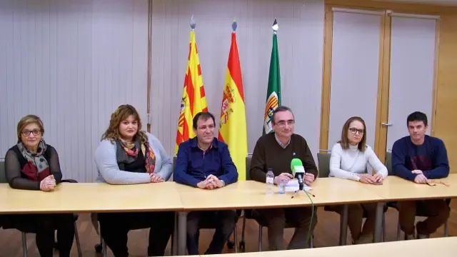 Dimiten Pilar Ventura y Sergio Plana, concejales del equipo de gobierno socialista en Fraga