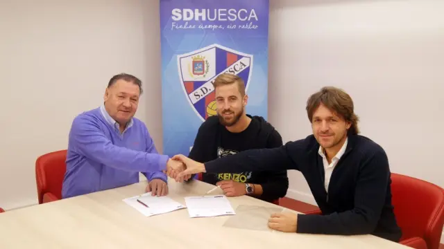 El Huesca anuncia que Pulido amplía su contrato con el club hasta 2022