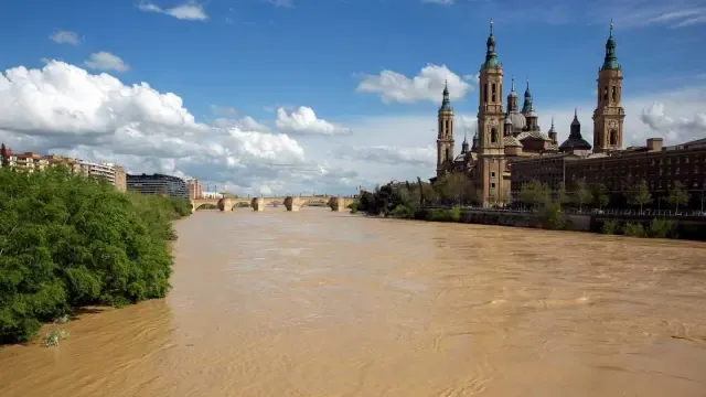 Zaragoza activa su plan por la crecida del río Ebro este domingo