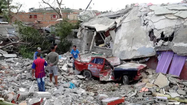 Tres muertos y 172 heridos tras el paso de un tornado por La Habana