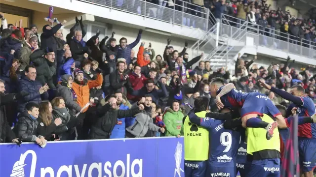El Huesca jalea a peñas y aficionados para que El Alcoraz sea una "caldera" ante el Valladolid