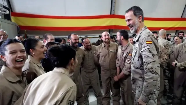 Felipe VI llega a Irak en su cumpleaños para visitar a las tropas españolas