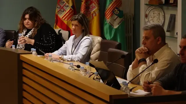 Los concejales socialistas de Fraga Pilar Vilar y Sergio Plana comunican al pleno su renuncia