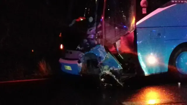 Herida grave tras chocar su vehículo con un autobús en Viacamp