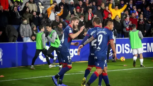 Ocho futbolistas del Huesca y seis cedidos tienen contrato para la próxima temporada