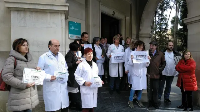 Médicos y enfermeros exigen en Huesca a la DGA que negocie para revertir la "situación límite" de la Sanidad