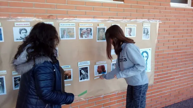 Escolares de Monegros conocen reseñas biográficas de 17 mujeres relevantes en el mundo de la ciencia