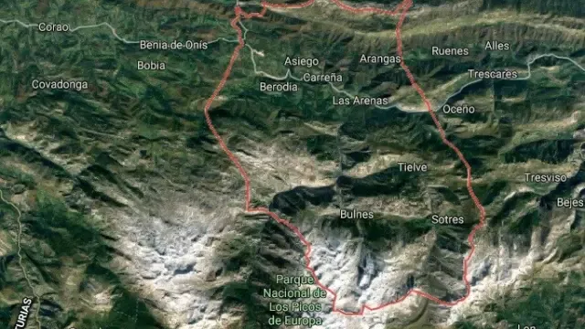 Rescatados ilesos dos montañeros oscenses tras quedar atrapados en una ruta en Cabrales