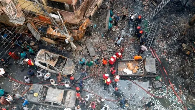 Un incendio en un barrio de Dacca causa al menos 67 muertos