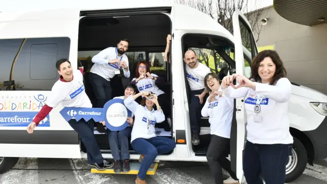 La Fundación Solidaridad Carrefour dona a Aspace Huesca un nuevo vehículo adaptado