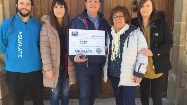 Albalate de Cinca dona casi 10.000 euros a la asociación Aspanoa