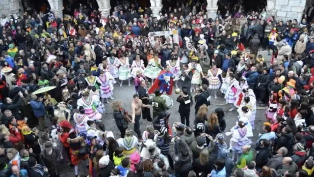 Todo listo en Bielsa para un carnaval ancestral y colorido
