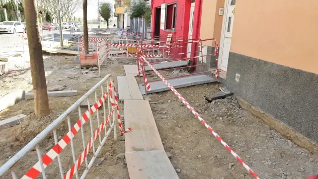 Avanzan las obras de renovación de aceras en el barrio del Perpetuo Socorro de Huesca