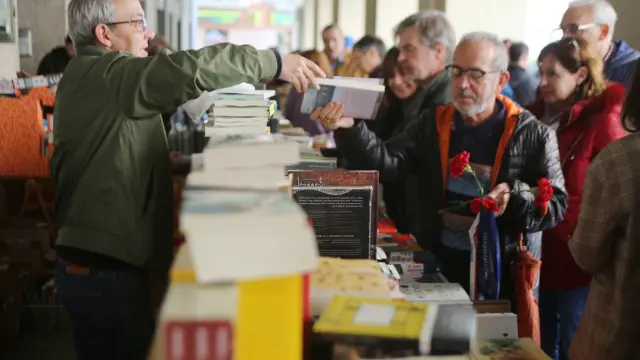 El Día del Libro vive en Huesca una irregular jornada con un buen balance
