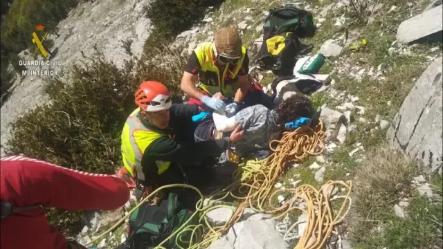 Rescatado un escalador herido tras caerse unos tres metros en el pico Ezcaurre