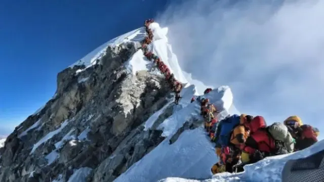 Aumenta a ocho el número de muertos esta temporada en un Everest congestionado