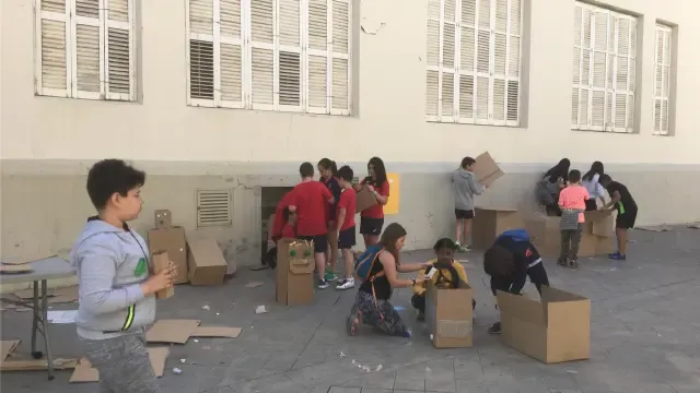 Los niños salen a las calles de Huesca para reivindicar el juego
