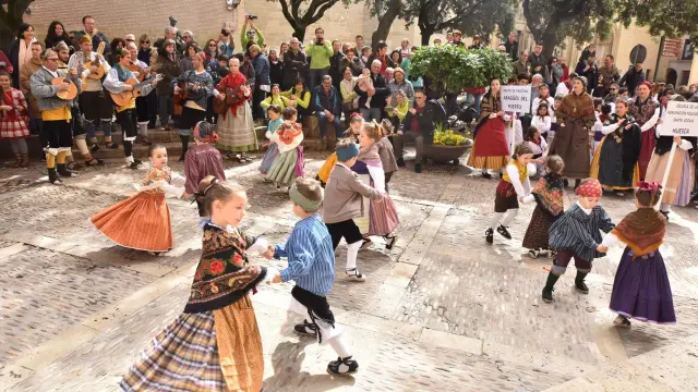 La cantera del folclore llena Huesca de tradiciones