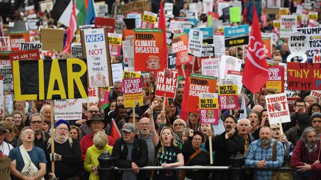 Miles de londinenses dicen a Trump que "no es bienvenido"