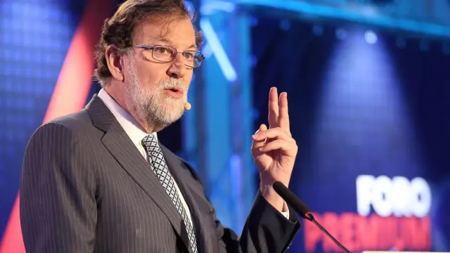 Rajoy pide un "gobierno lo más centrado posible" con mayoría absoluta