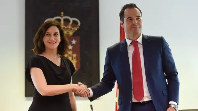 PP y Cs firman un acuerdo de gobierno en la Comunidad de Madrid sin Vox