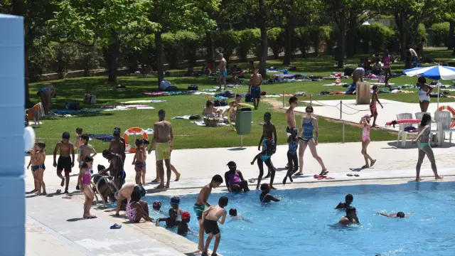 Las piscinas de la Ciudad Deportiva de Huesca abren un mes después de lo habitual