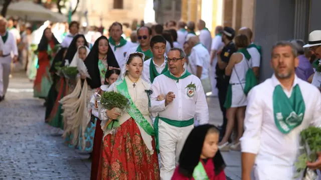 Devoción y política se acaban mezclando en la tradicional procesión de San Lorenzo