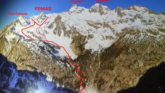 Fallece un montañero de 75 años al caer por una canal en el pico La Gabarda
