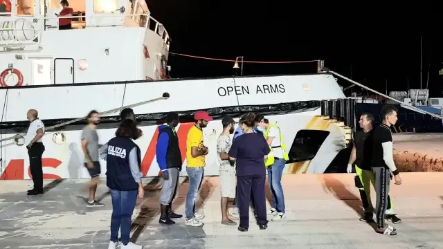 Calvo anuncia que España acogerá a quince migrantes del Open Arms