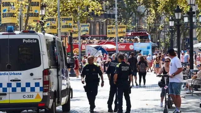 Los turistas toman precauciones, aunque ven Barcelona segura
