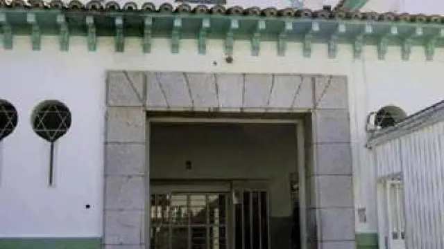 Vox propone rehabilitar la antigua cárcel de Ceuta para alojar a los MENA y PP apuesta por trasladarlos a la península