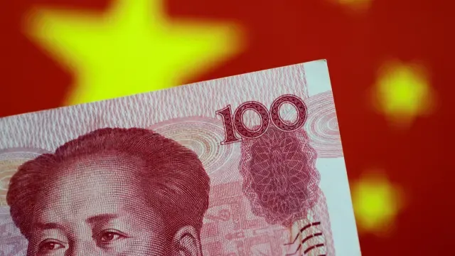 El yuan sufre en agosto su mayor caída mensual frente al dólar en 25 años