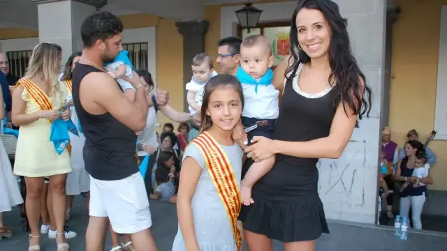 Primera pañoleta festiva para casi 50 niños de Sariñena