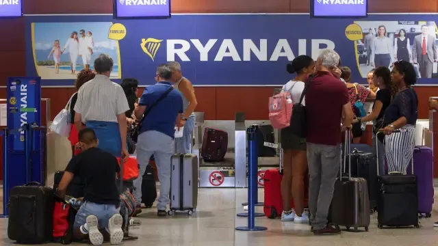 Problemas en el espacio aéreo galo se unen al paro de Ryanair