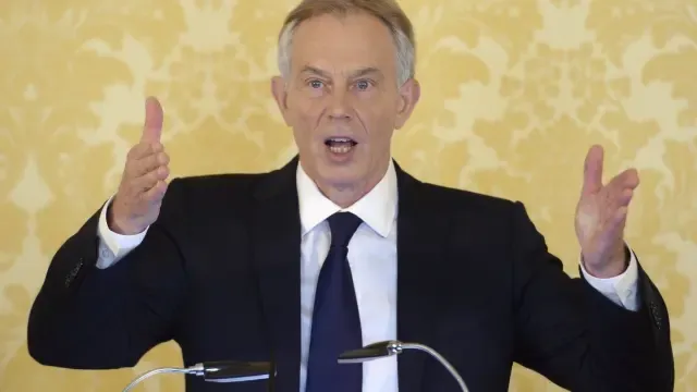 Blair considera que el estado de la política británica es "alarmante"