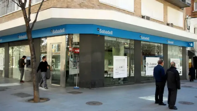 Fallece el acusado de intentar atracar la sede del Banco Sabadell de Huesca
