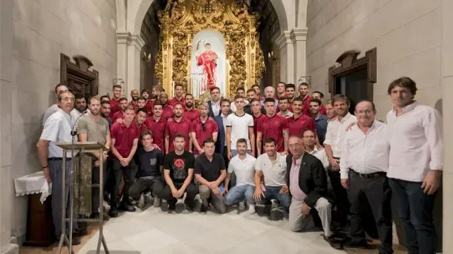 El Huesca hace su tradicional ofrenda a San Lorenzo con Carlos Luna en la memoria