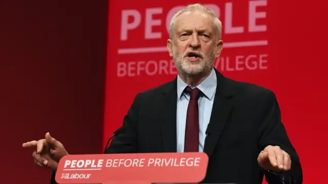 Corbyn pide la dimisión de Johnson y que se reanude el Parlamento