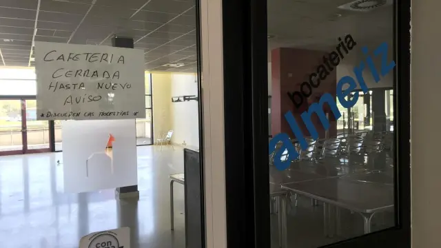 Usuarios de la piscina Almériz de Huesca piden que se abra la cafetería