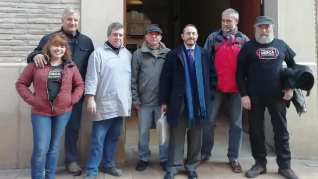 Charramos en Aragonés lleva al Justicia su queja por la retirada de los carteles en aragonés de Huesca