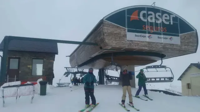 Afluencia moderada de esquiadores a la provincia de Huesca para cerrar el mes de noviembre